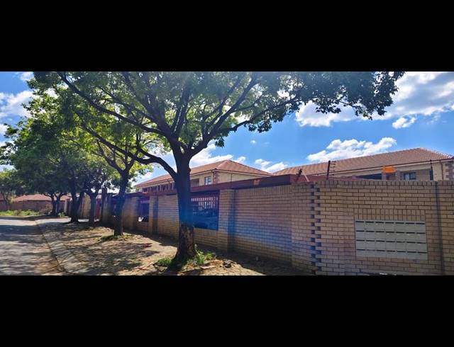 1 BEDROOM APARTMENT FOR SALE IN DASSIE RAND